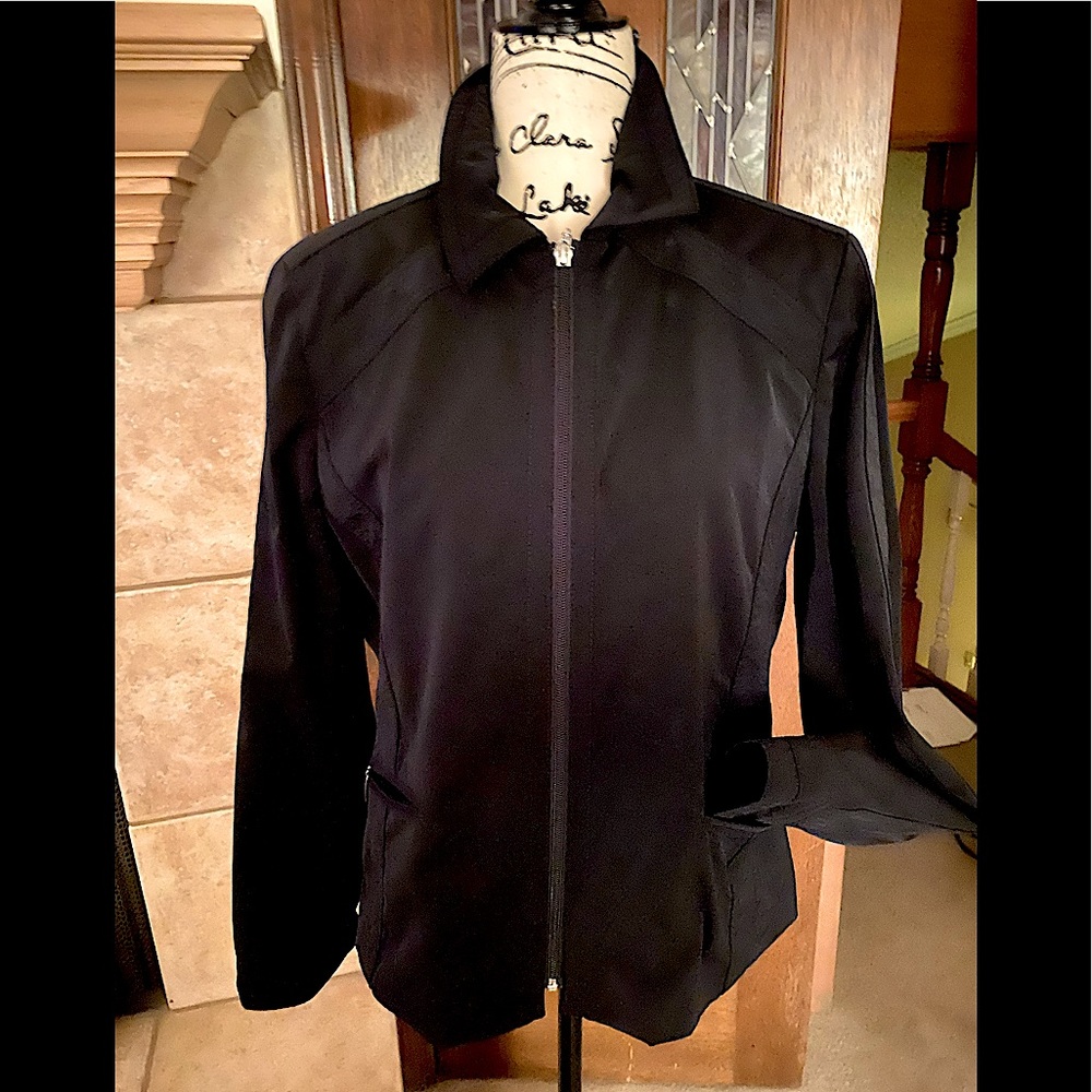 2 PIECE ESCADA SPORT VINTAGE ATHLEISURE TWO PIECE. JACKET HAS TWO ZIP POCKETS.